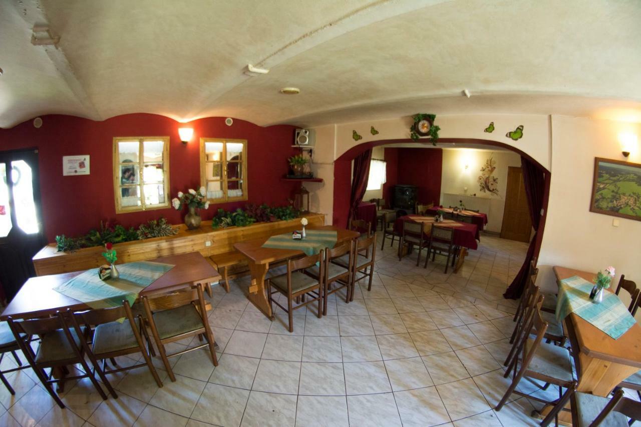 Penzion Kamenny Dvur Vimperk Bagian luar foto