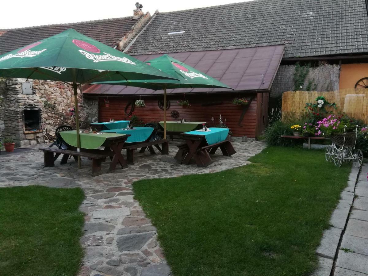 Penzion Kamenny Dvur Vimperk Bagian luar foto