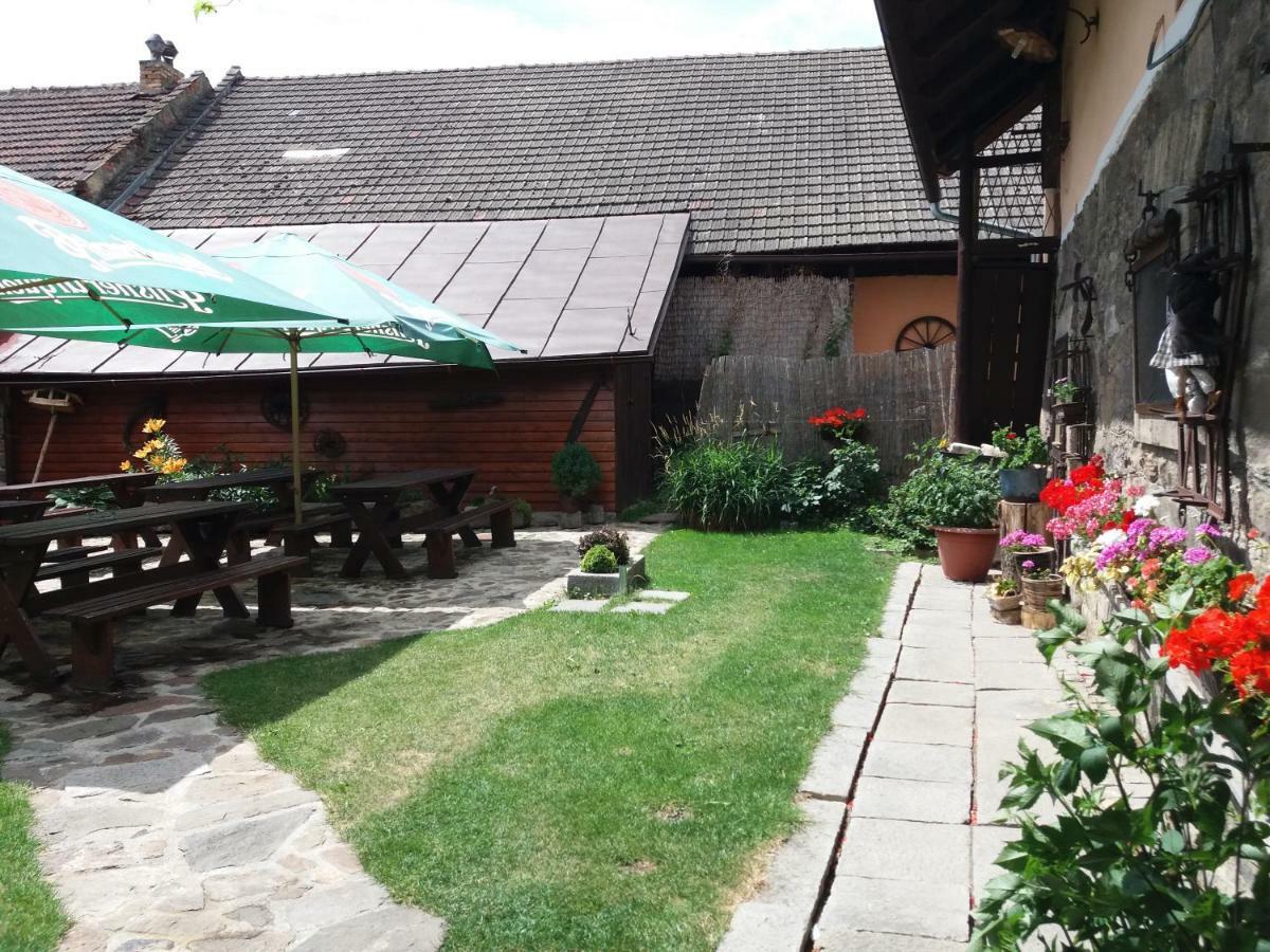 Penzion Kamenny Dvur Vimperk Bagian luar foto